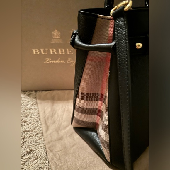 Pre-Owned Authentic Burberry Medium Banner House Check Derby Black Leath… - Picture 11 of 15